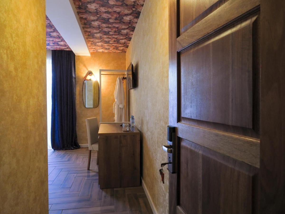 Hotel Banihills Tbilisi Bagian luar foto