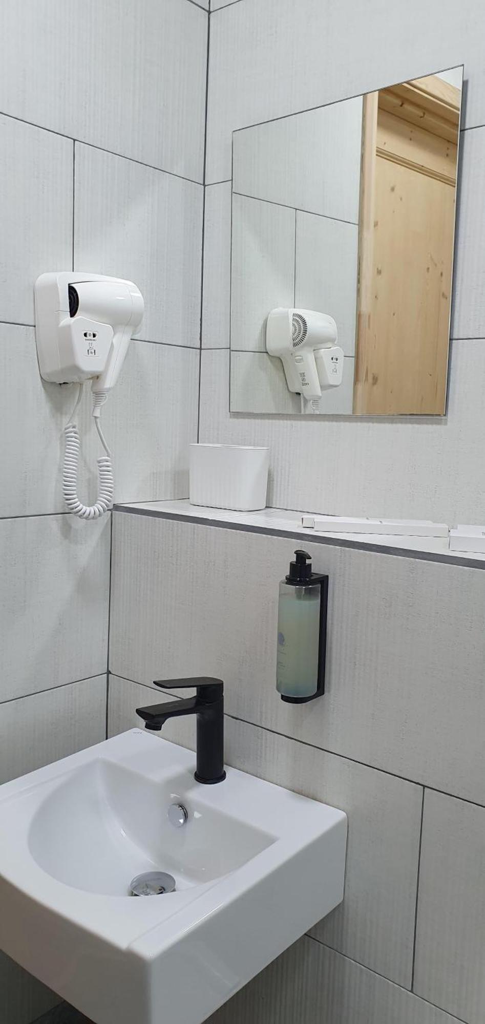 Hotel Banihills Tbilisi Bagian luar foto